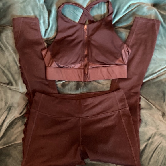 Fabletics Pants - Black Fabletics outfit bra and leggings